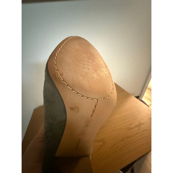 Vince Camuto Reeista Gray Suede Ankle Boots Size 7 - Picture 2 of 8